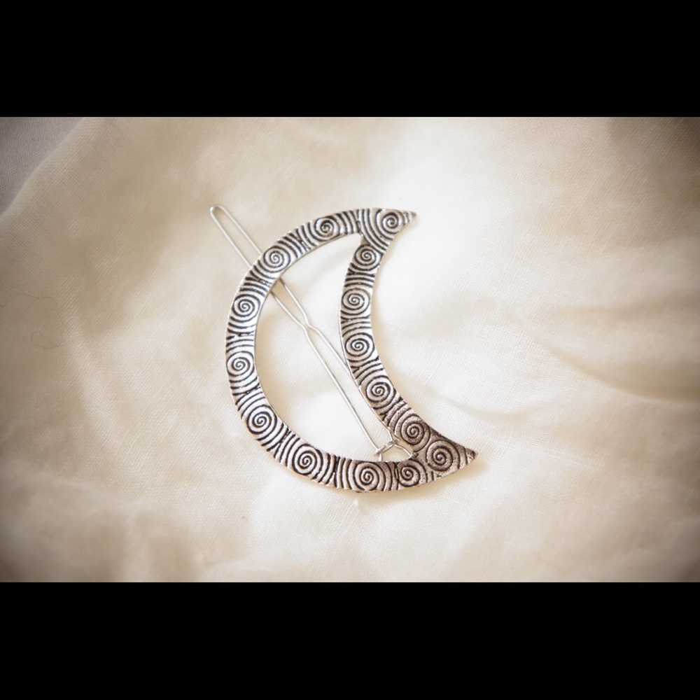 Vintage Geometric Alloy Moon Detailed Hair Clips - Picture 7 of 7